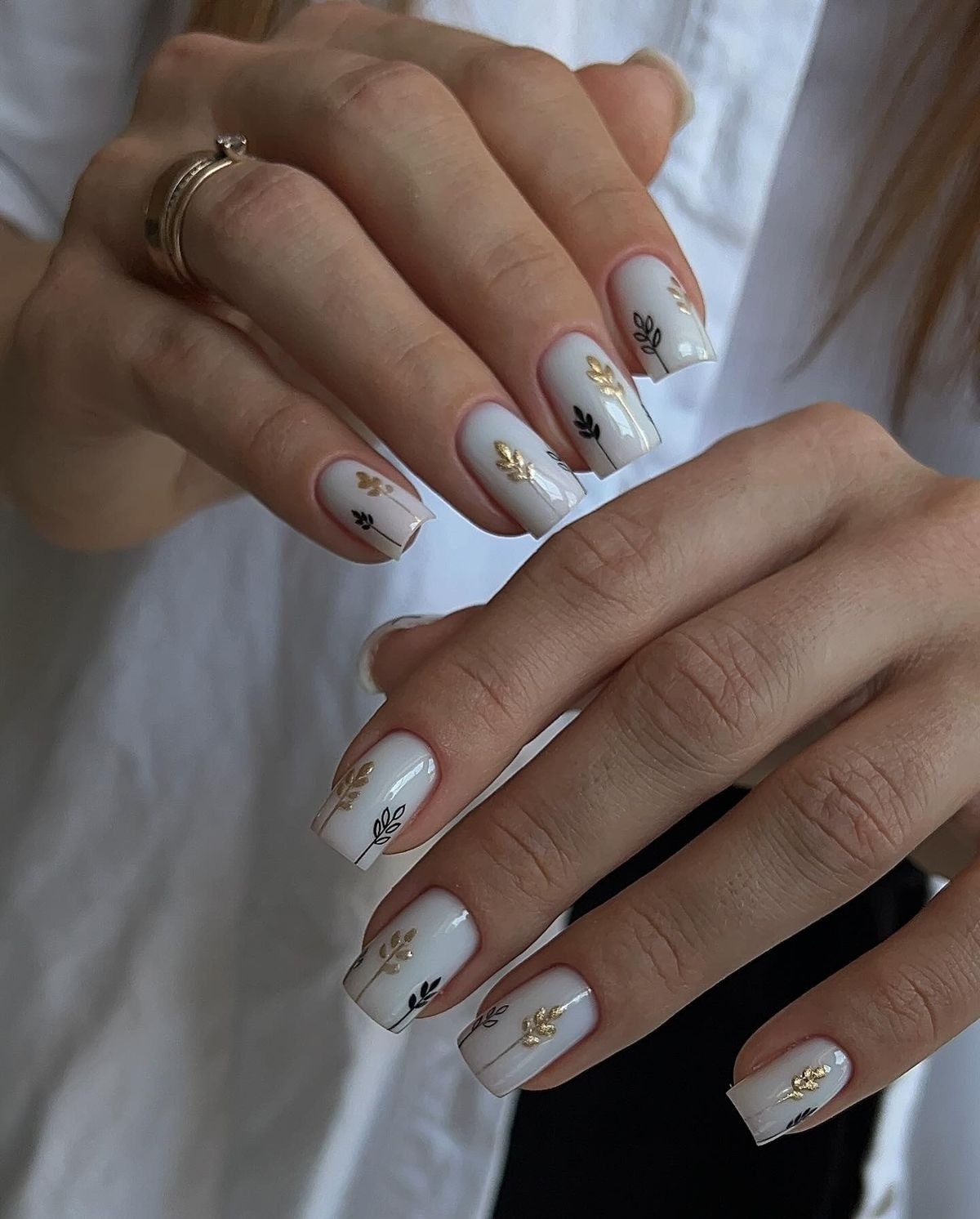 Манікюр із колоссям – ніжний український символ